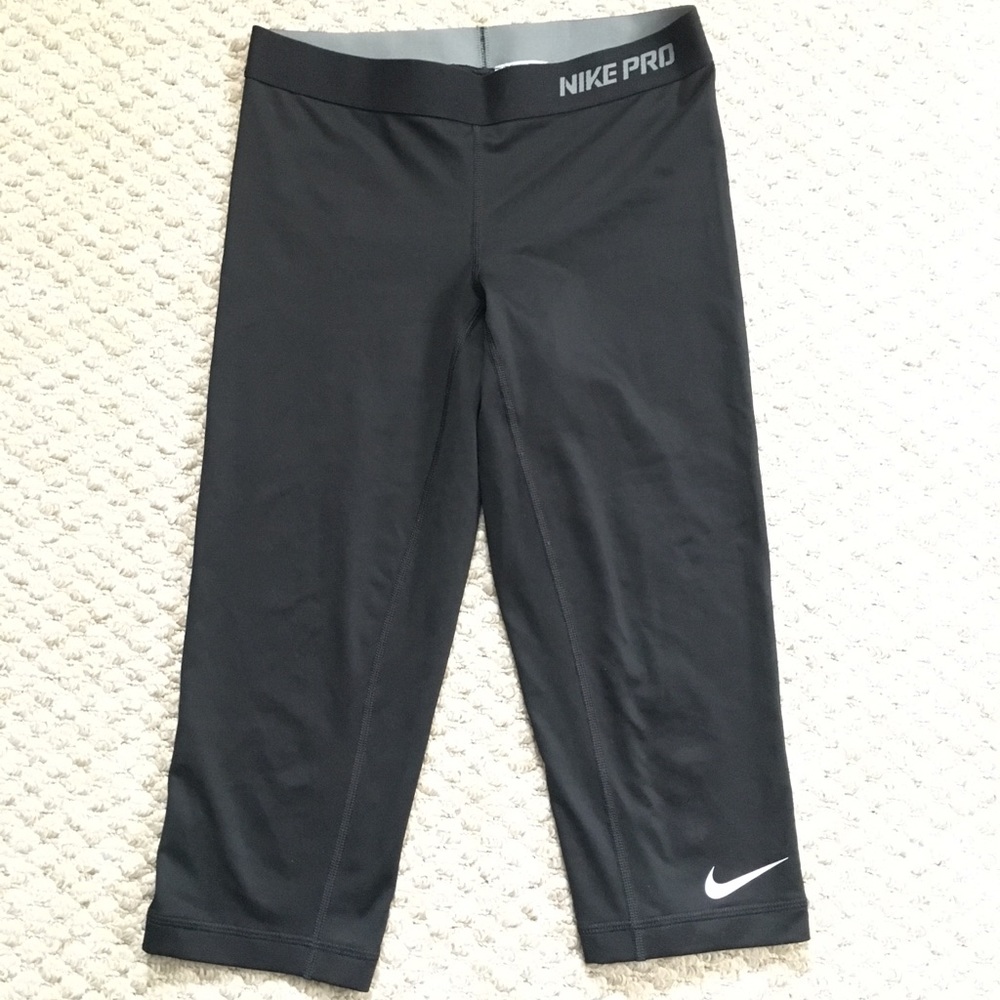 Nike Pro size Small black crop leggings